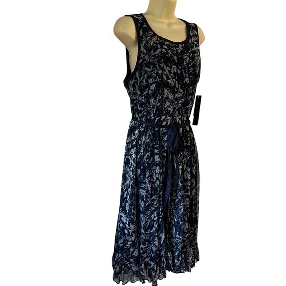ILE Size 12 Navy & Beige Print Stretch Knit Dress with Tie Belt NWT Sleeveless - Picture 2 of 10